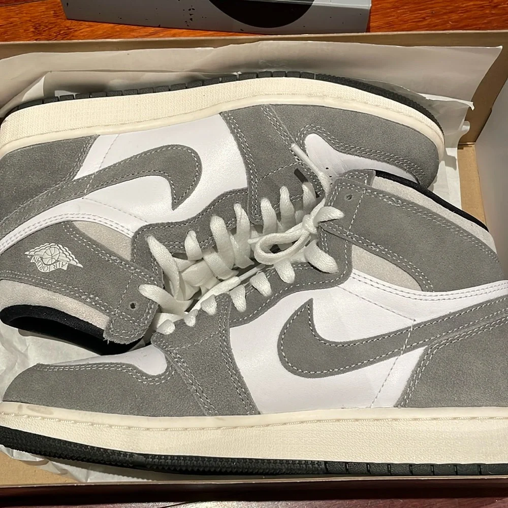 🚨 SALE // Nike Air Jordan 1 Retro High OG GS - Picture 2 of 12